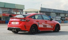 最新款思域爆料照片真实,动感外观与科技配置完美融合，引领轿车市场新潮流”